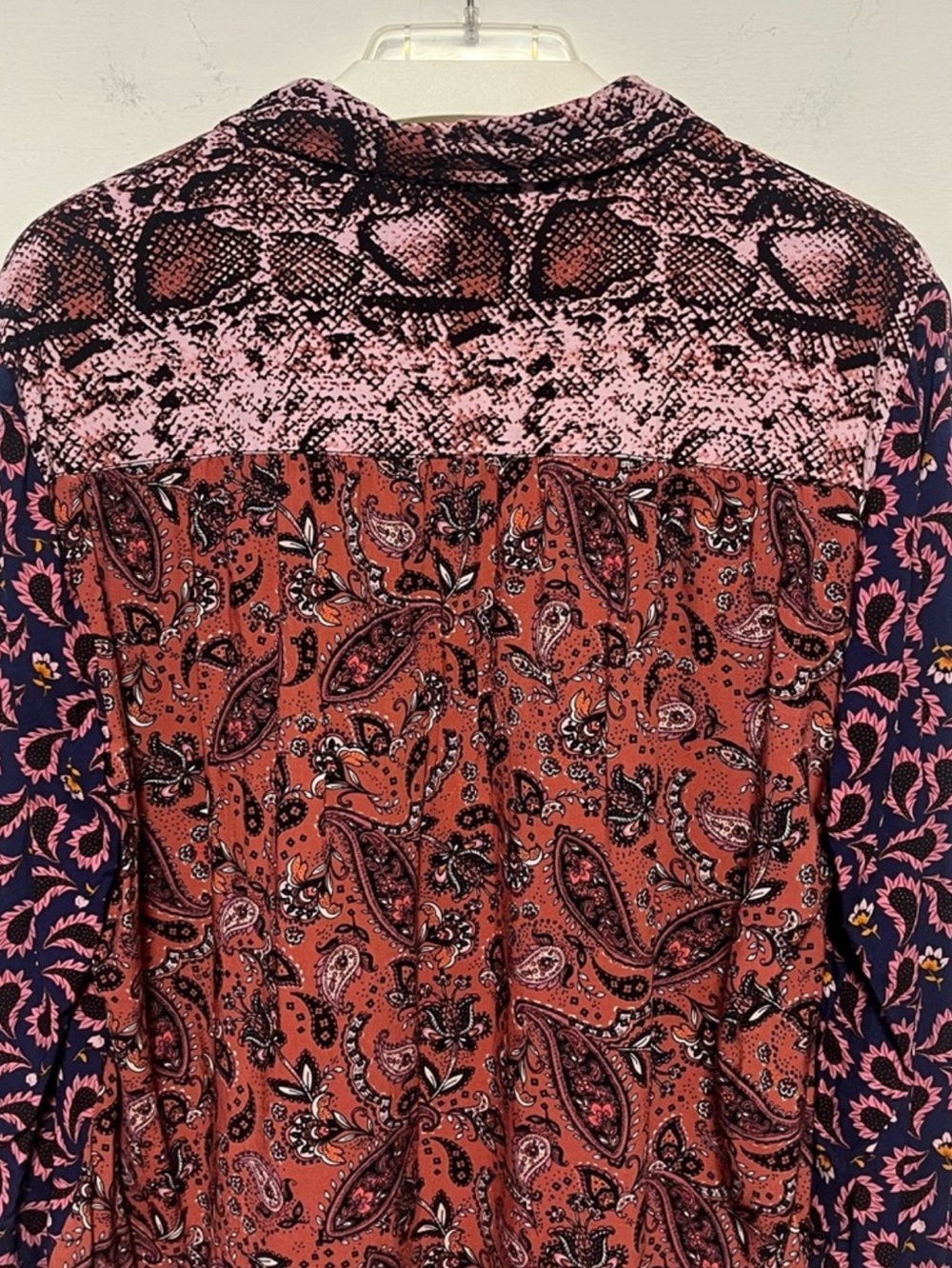 BEACHLUNCHLOUNGE Mixed Print Boho Blouse Snakeskin Paisley Floral Size L - Picture 5 of 10